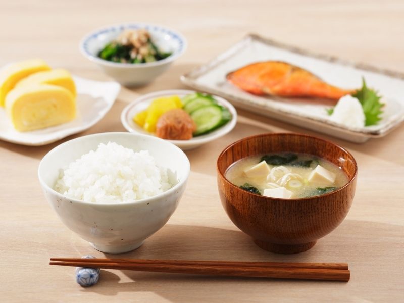 朝食の和食画像