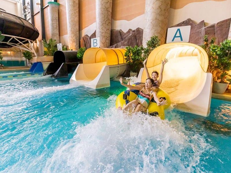 ウォータースライダー